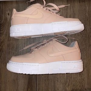 Nike Air Force 1 Pixel